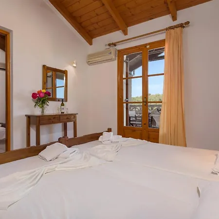 Apartment Anemomylos - Private Pool, Family Escape, By Zantewize Vasilikí